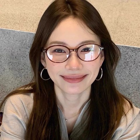 Tortoiseshell oval glasses frame worn by a model